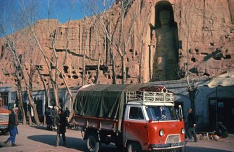 Bamiyan, Buddhafigurerne, nu sprængt i luften, Afghanistan 1975 – Bamiyan, Buddha-Figuren, nun zerstört, Afghanistan 1975 – Bamiyan, Buddha-figures, today destroyed, Afghanistan 1975